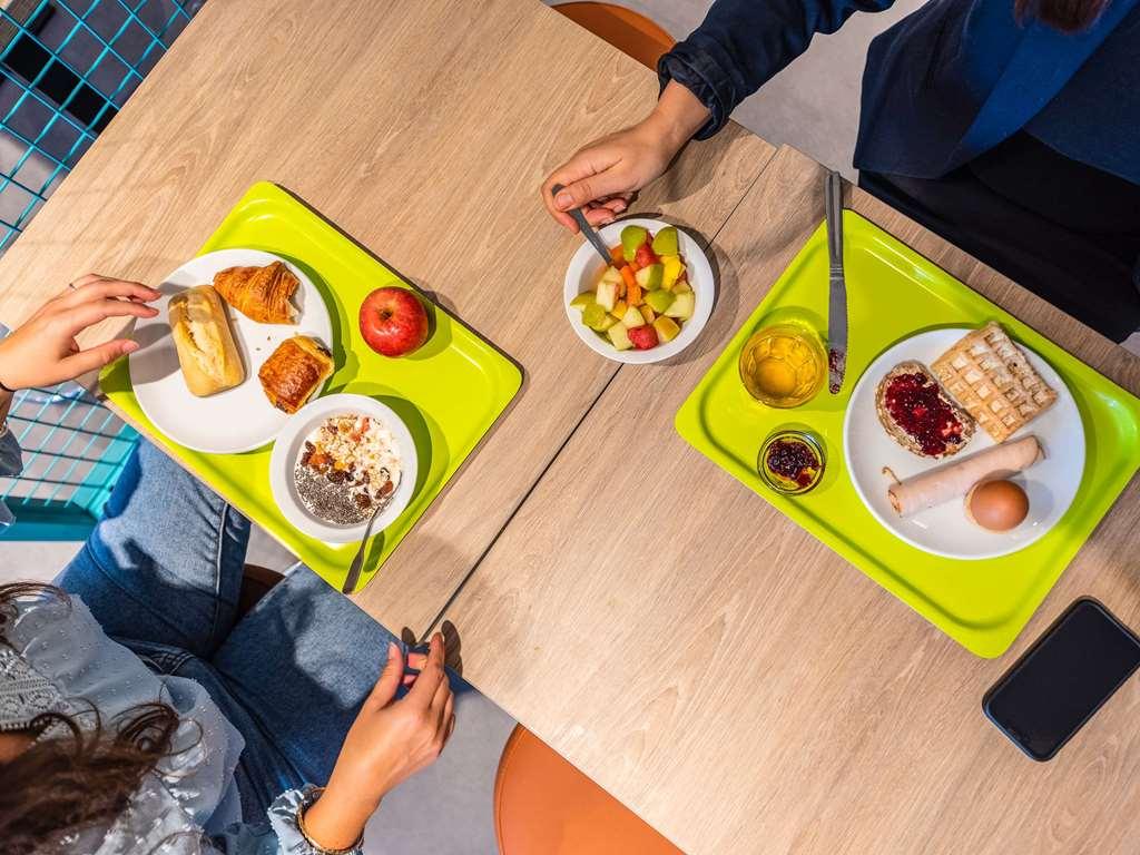 Ibis Budget Villefranche Limas Restaurant photo